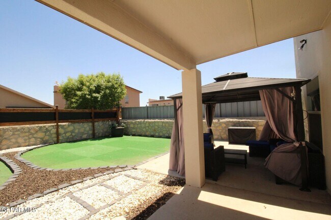 Building Photo - 3900 Loma Cortez Dr
