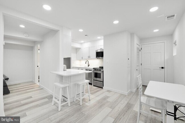 Building Photo - 1821 19th St NW