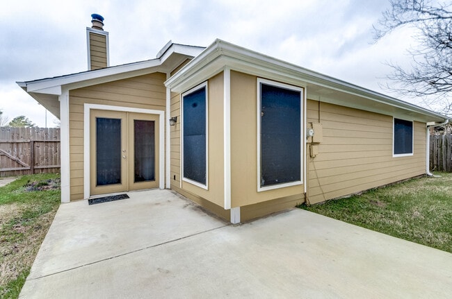 Building Photo - Charming 2 Bedroom Home in La Porte, TX
