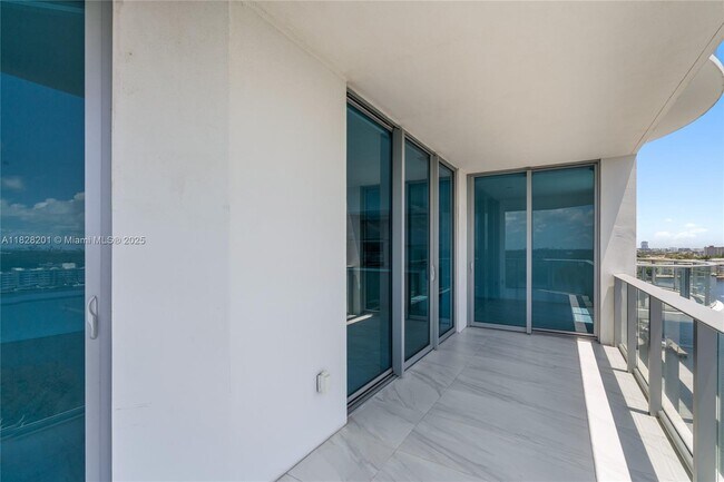 Building Photo - 17111 Biscayne Blvd