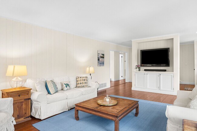 Building Photo - 156 Suffolk St