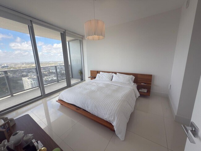 Building Photo - 488 NE 18th St