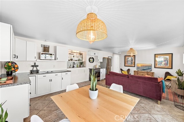 Building Photo - 2120 Temple Hills Dr