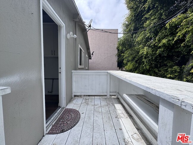 Building Photo - 4419 W Rosecrans Ave
