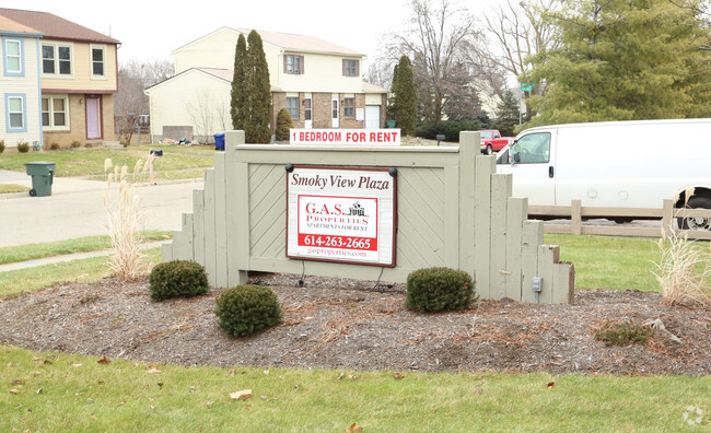 Sign - Smoky View Plaza