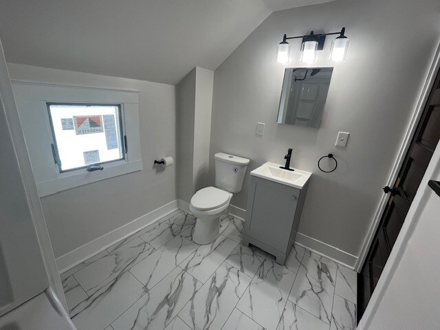 Bathroom - 40 Virginia St