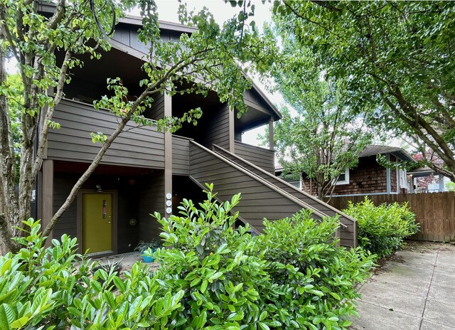 Building Photo - 348 N Ivy St