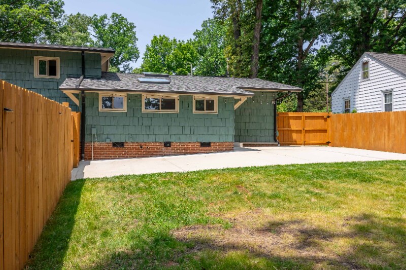 Building Photo - 110 Forestdale Dr
