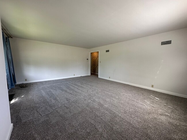 Building Photo - 2023 6th St