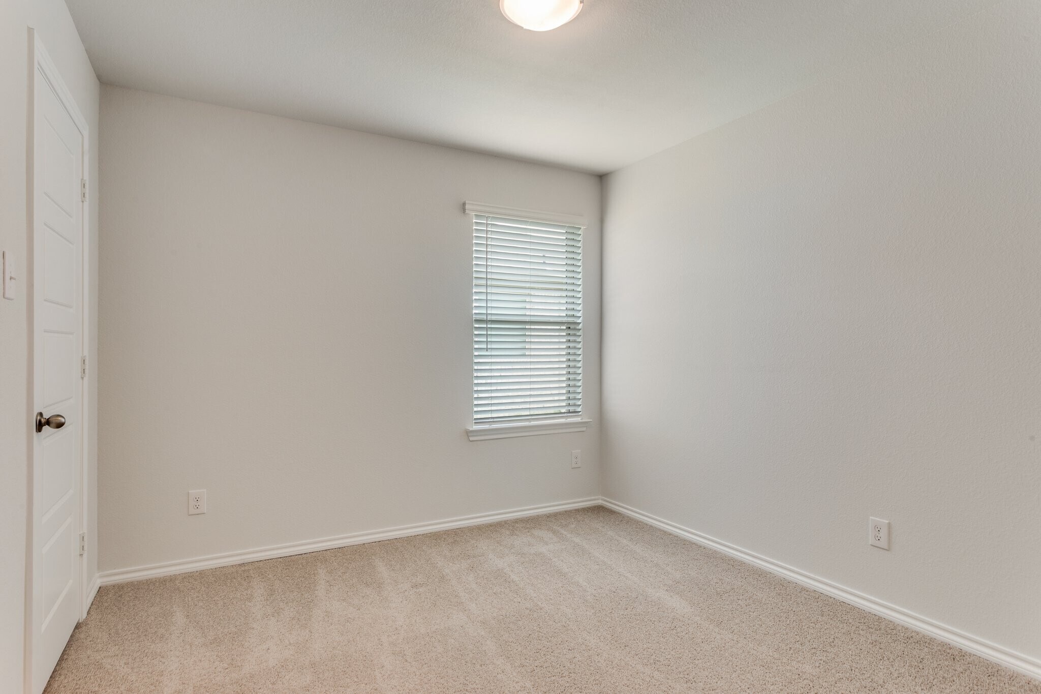 Building Photo - 2629 Streamside Dr