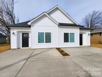 Building Photo - 420 S Shaver St