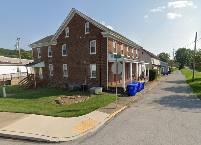 Primary Photo - 4 E Main St