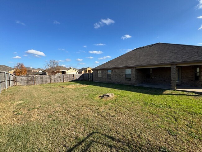 Building Photo - 9901 Diana Dr