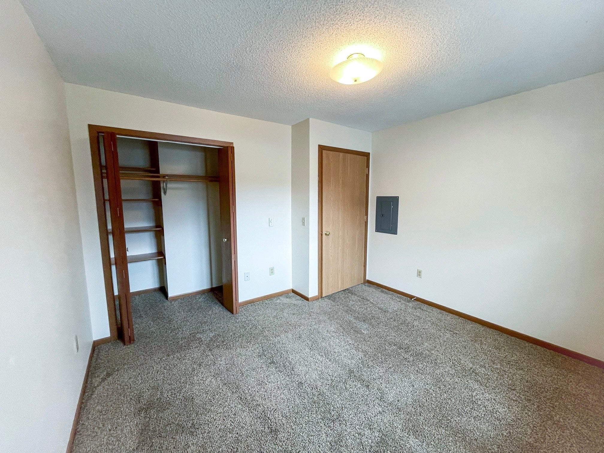 Building Photo - 627 Maple St