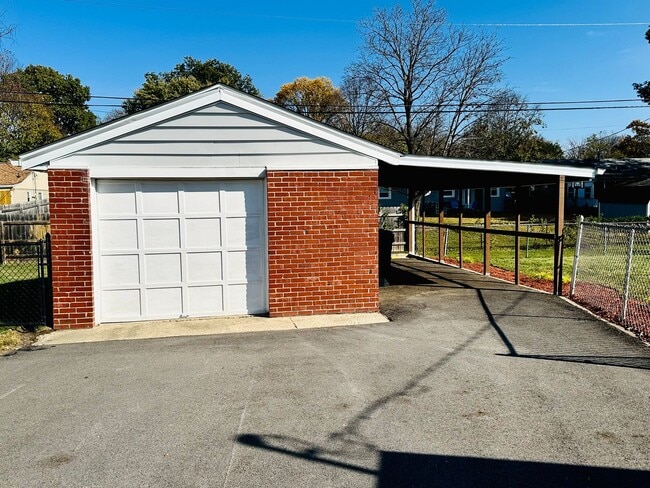 Building Photo - Charming and Updated Cul-de-Sac Gem with Year-Round Sunroom and Spacious Backyard!
