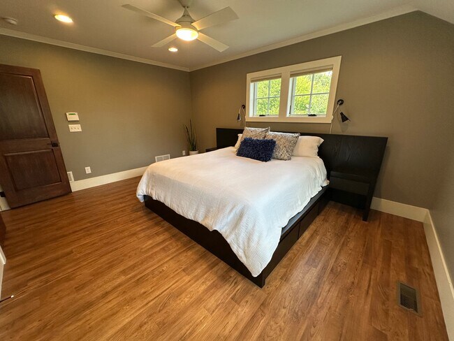 Building Photo - 4015 Wood End Dr
