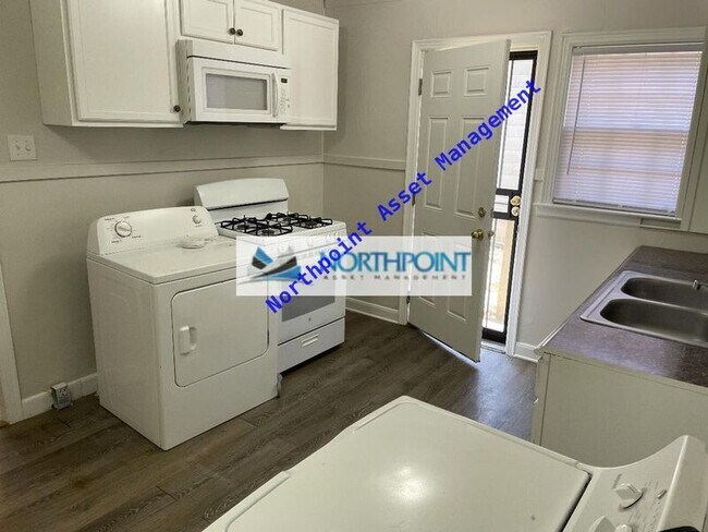 Building Photo - 3654 Kearney Ave