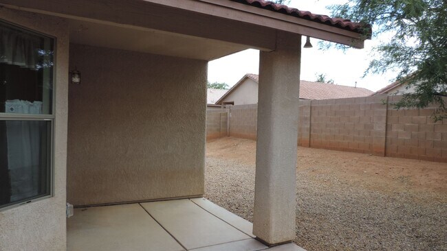 Building Photo - Chaparral Village North 3 bedroom home