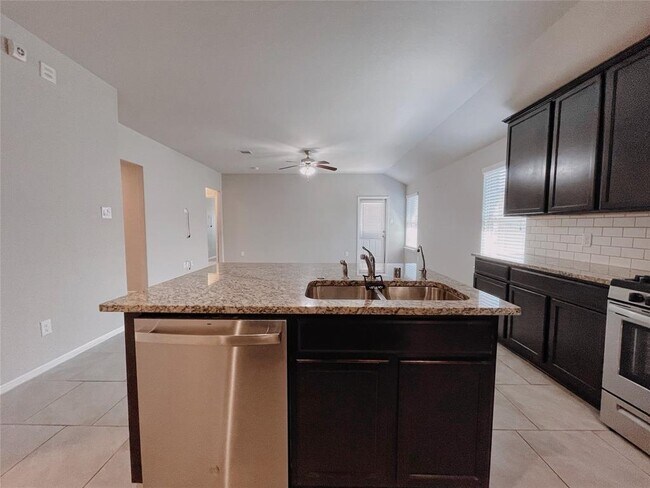 Building Photo - 8123 Carillon Way