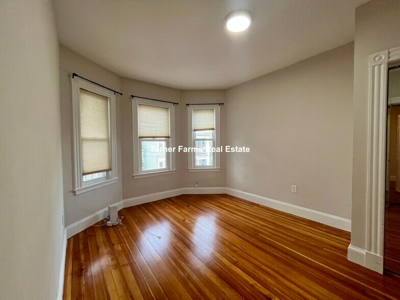 Building Photo - 26 Taft St