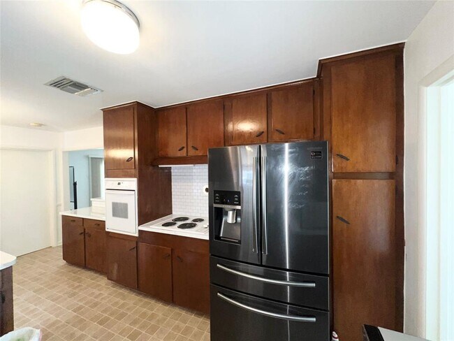 Building Photo - 5546 Beechnut St