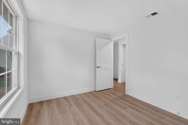 Building Photo - 45 Tiffany Dr
