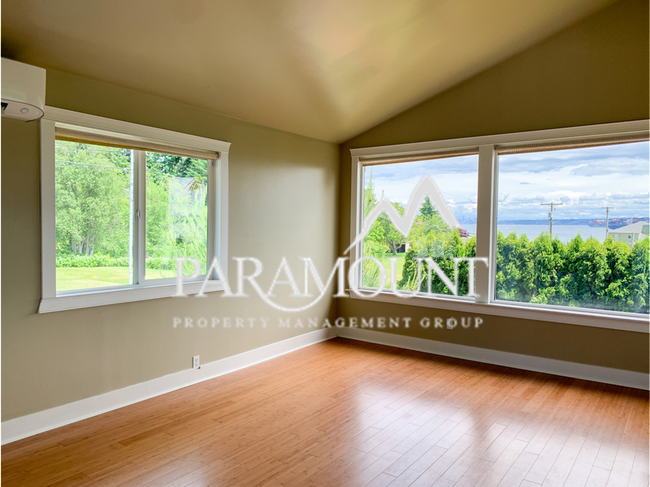 Building Photo - Magnificent Seattle/Water Views in Manches...