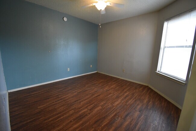 Building Photo - Four Plex