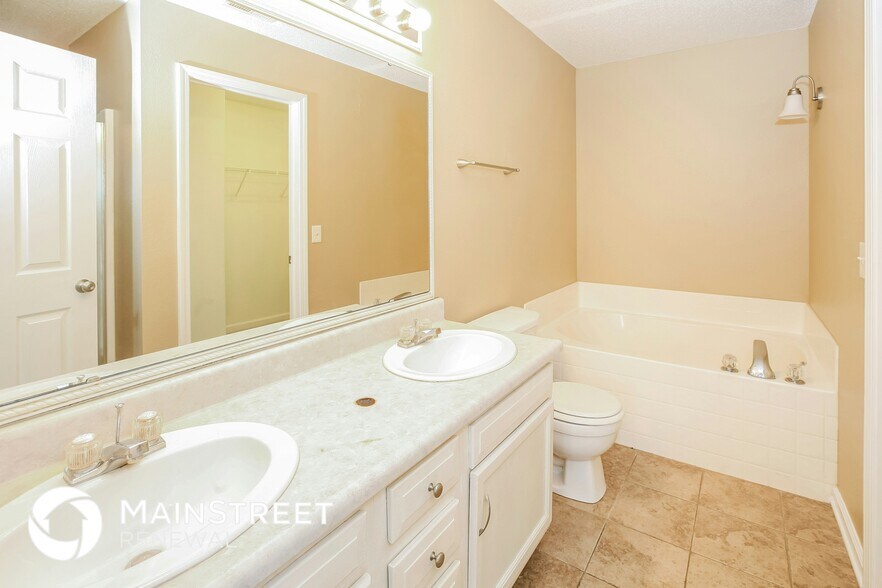 Building Photo - 1525 Prairieview Ln