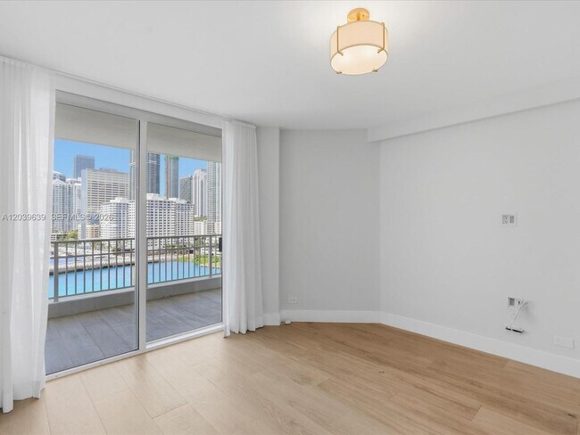 Building Photo - 701 Brickell Key Blvd