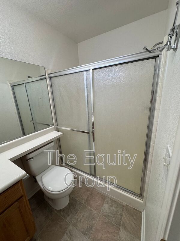 Building Photo - 1827 E Cambridge Ct