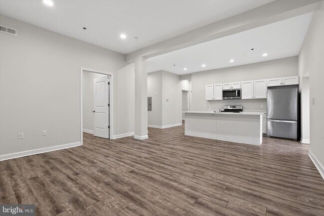 Building Photo - 980 N Marshall St