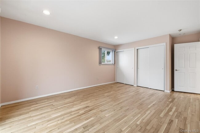 Building Photo - 20 Steuben Dr