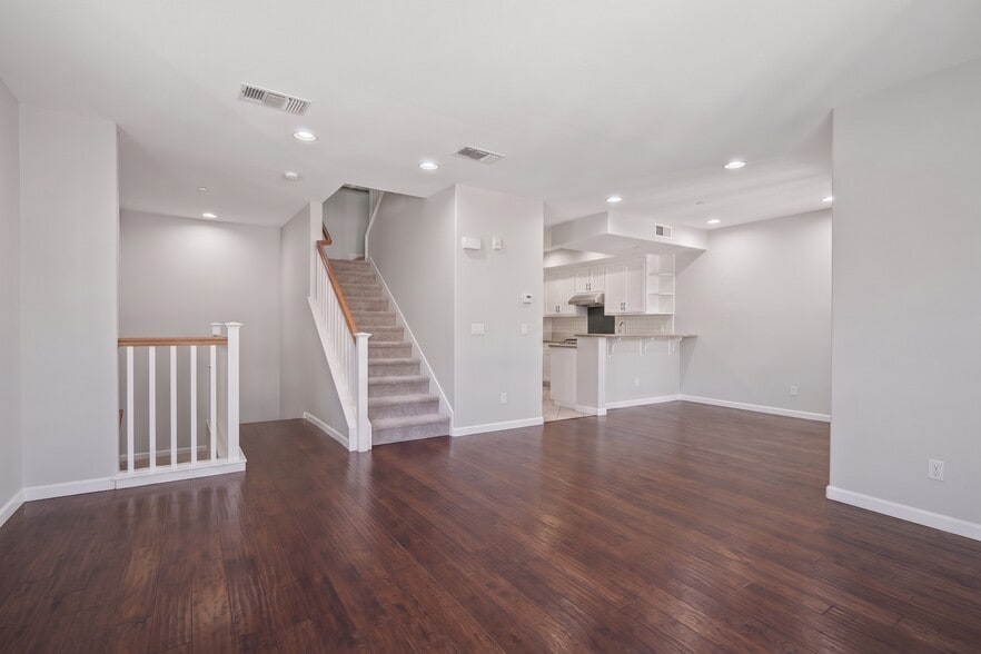 Building Photo - 1271 Westbury Dr