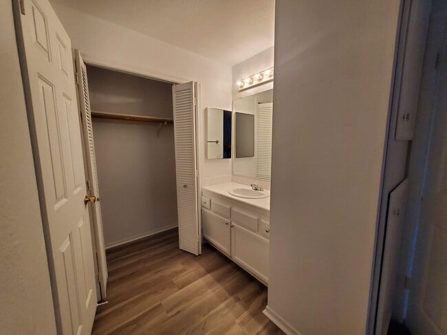 Building Photo - Update 2x2 Top Floor Condo with pool, storage, fireplace & garage in ideal Novato Location