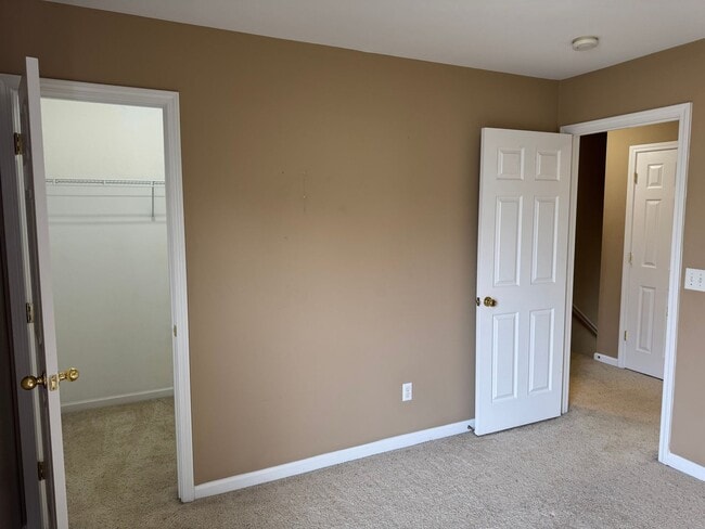 Building Photo - 3BR Townhome in Brentwood