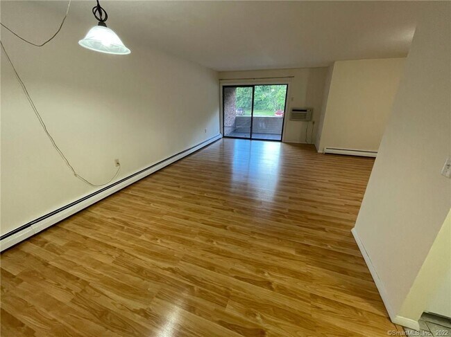 Building Photo - 565 Talcottville Rd