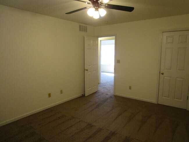 Building Photo - 3519-3521-3521 Prescott Dr