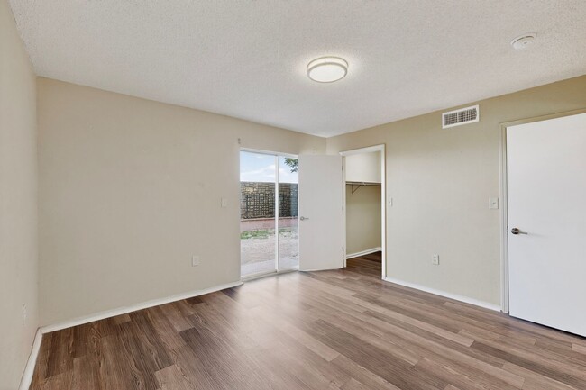 Building Photo - 3 bedroom 2 bath home in East El Paso!