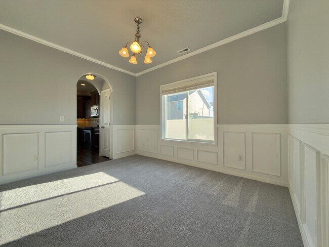 Building Photo - 515 S King St