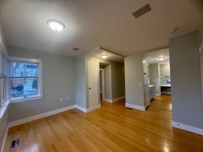 Building Photo - 172 Maplewood St