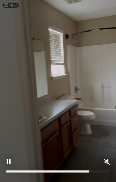 Master bath - 637 Esmeralda Armendariz