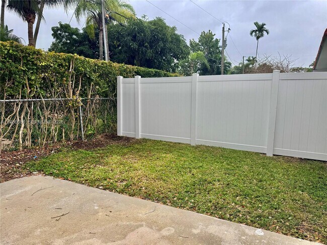 Building Photo - 3400 SW 17th St