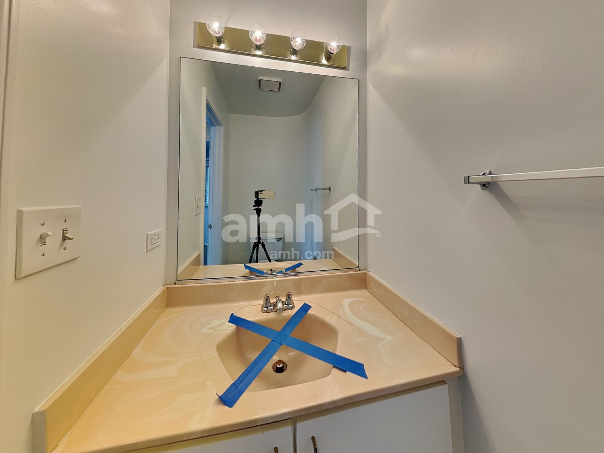 Building Photo - 2417 Deerfield Dr