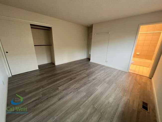 Building Photo - $2895 -  Downstairs 2 Bed 1.5 Bath-Updated Kitchen near Westgate Center