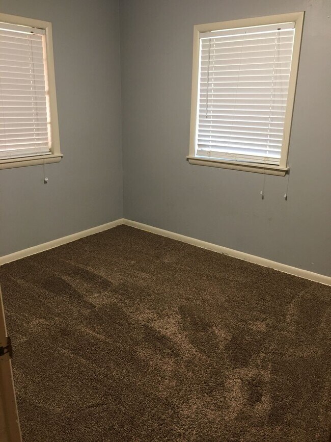 Building Photo - 410-412 S Blair St