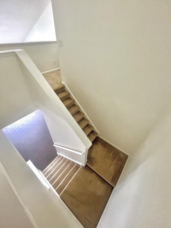 Building Photo - 425 Tiburon Dr