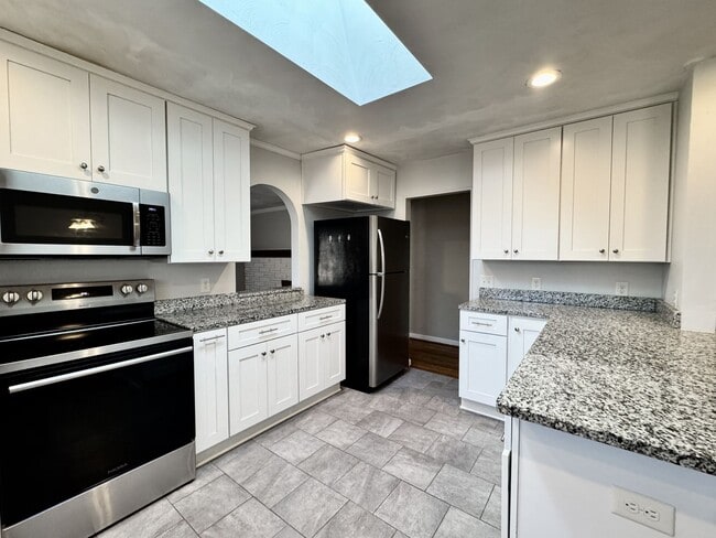 Building Photo - Available NOW! Lakefront 4 Bedroom/2 Bath Home, Pet-Friendly, Fenced Yard, Great School Zones!