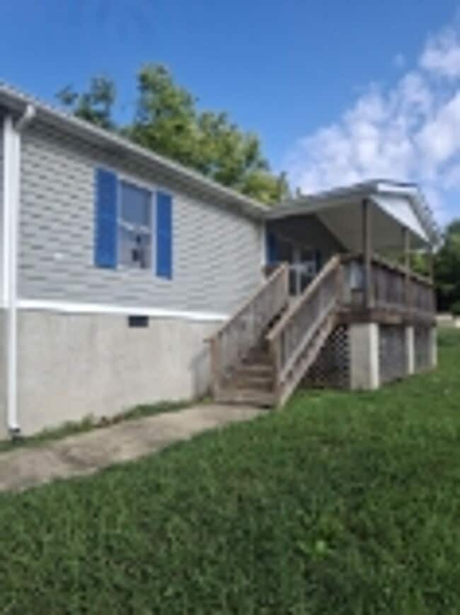 Building Photo - Peaceful suburban lifestyle yet easy commu...