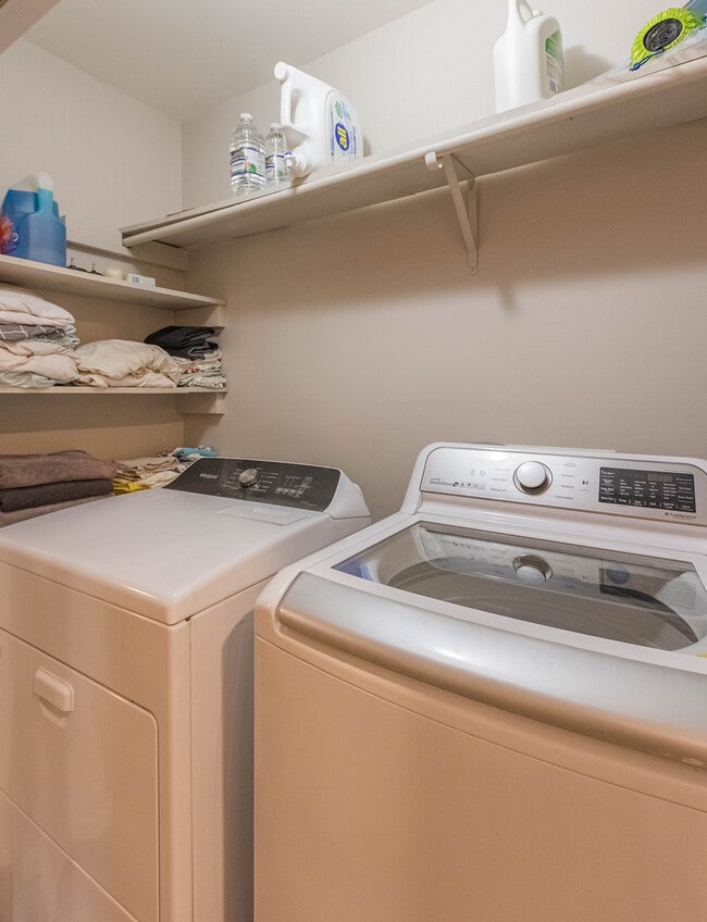 Building Photo - 210 Elliott Ct